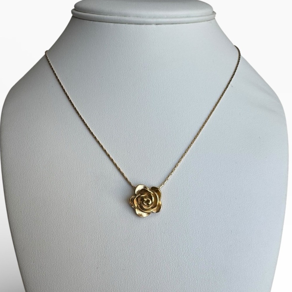 Elegant Rose Pendant Necklace Gold or Silver - Picture 1 of 4